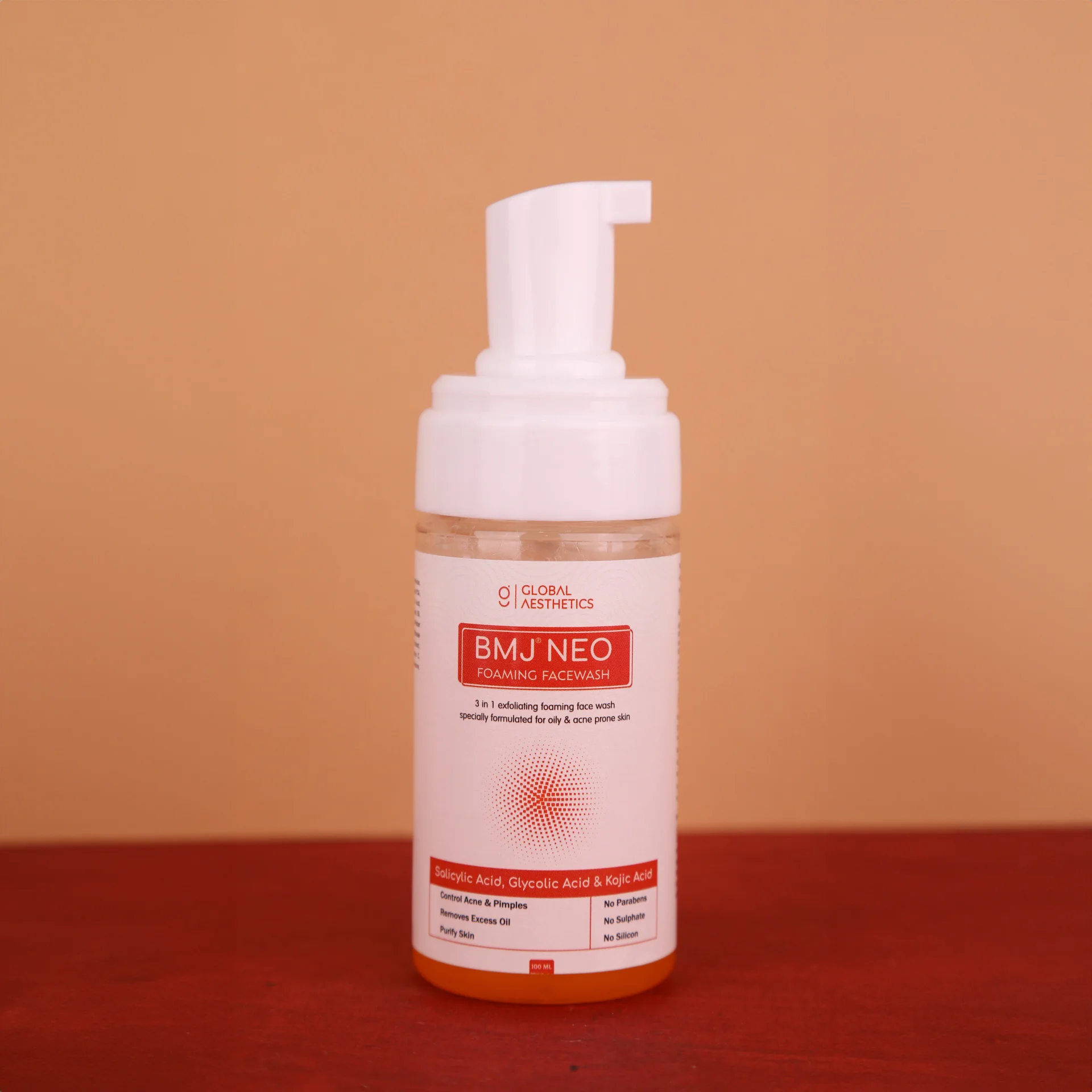 ✨ BMJ Neo Foaming Face Wash is a gentle yet effective cleanser with Salicylic Acid, Glycolic Acid, and Kojic Acid. It helps unclog pores, control oil, exfoliate dead skin cells, and brighten the skin—leaving your face clean, smooth, and refreshed. Ideal for oily and acne-prone skin. 🧼🌿
